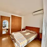 Encantador Bajo Con Terraza Cerca Playa - Es-258-183 *